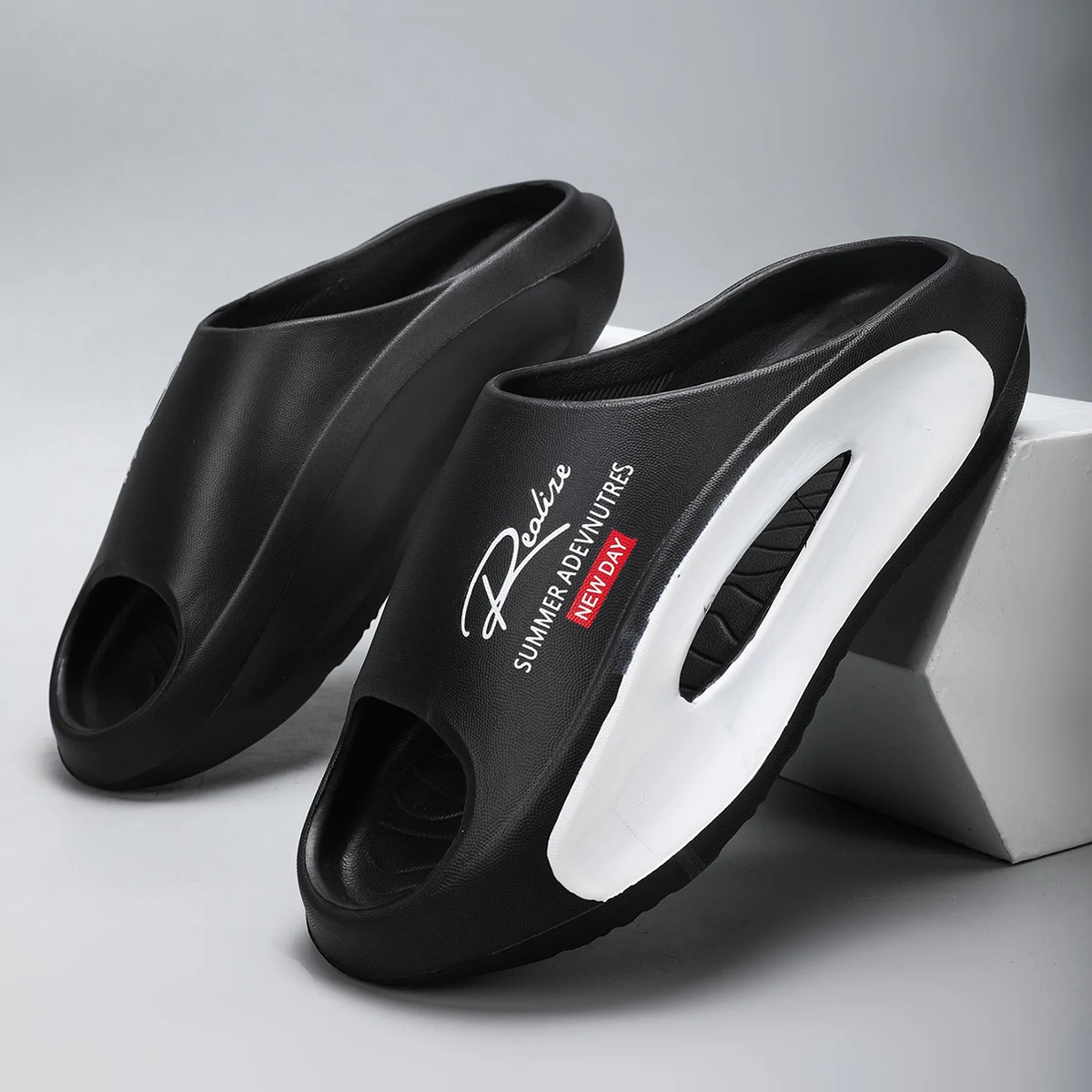 Unisex Casual Four Seasons Slippers Sandals Women Comfortable Home Slippers Breathable Slip-On Shoes For Women And Men Shoes