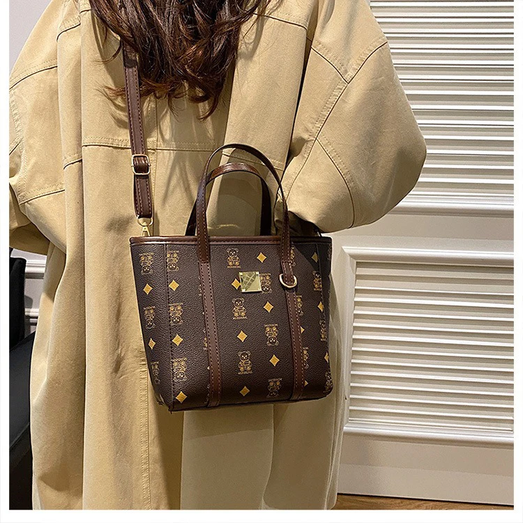 Elegant Retro Fashion Bucket Bag for Women Unique Niche Design Stylish Trendy Shoulder Bag for Office Commute 2025