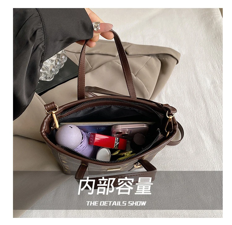 Elegant Retro Fashion Bucket Bag for Women Unique Niche Design Stylish Trendy Shoulder Bag for Office Commute 2025