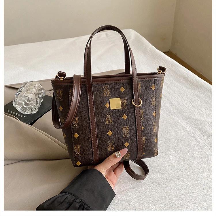 Elegant Retro Fashion Bucket Bag for Women Unique Niche Design Stylish Trendy Shoulder Bag for Office Commute 2025
