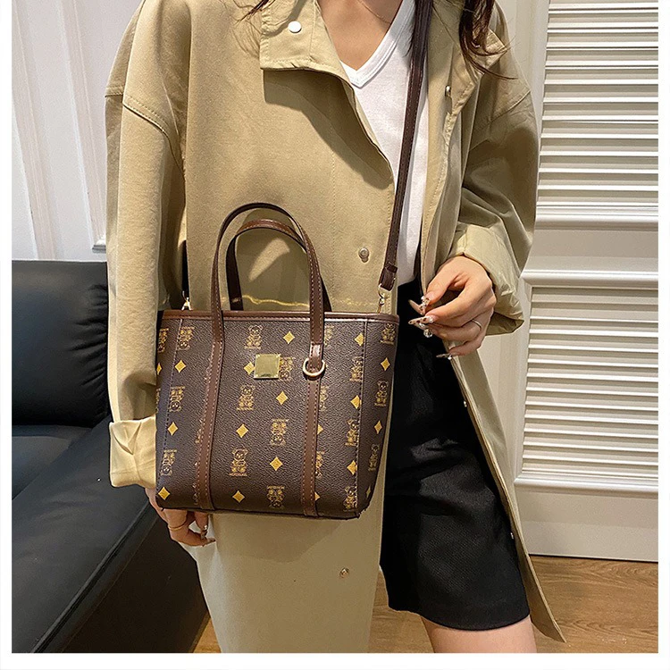 Elegant Retro Fashion Bucket Bag for Women Unique Niche Design Stylish Trendy Shoulder Bag for Office Commute 2025