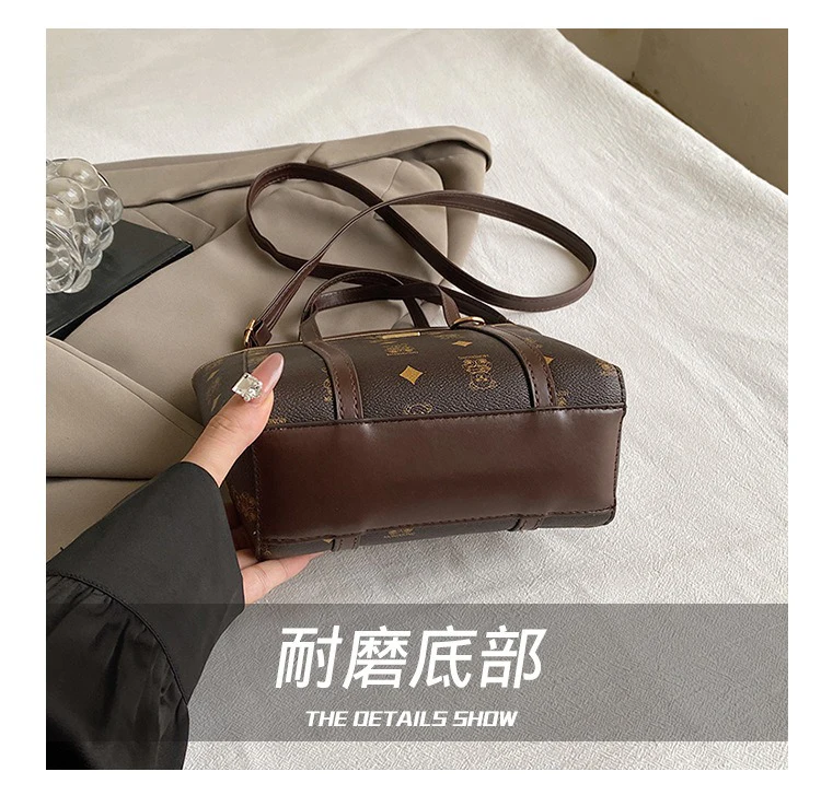 Elegant Retro Fashion Bucket Bag for Women Unique Niche Design Stylish Trendy Shoulder Bag for Office Commute 2025
