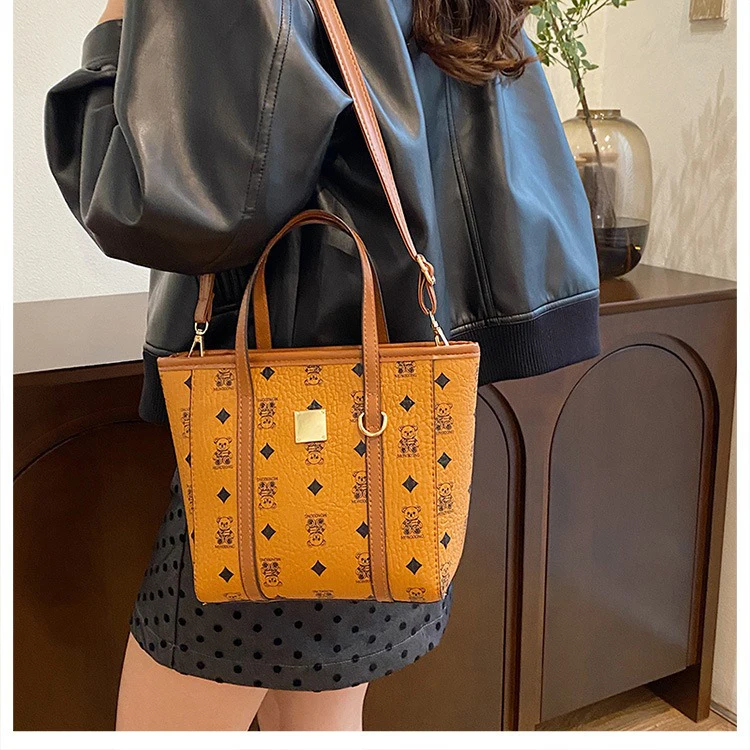 Elegant Retro Fashion Bucket Bag for Women Unique Niche Design Stylish Trendy Shoulder Bag for Office Commute 2025