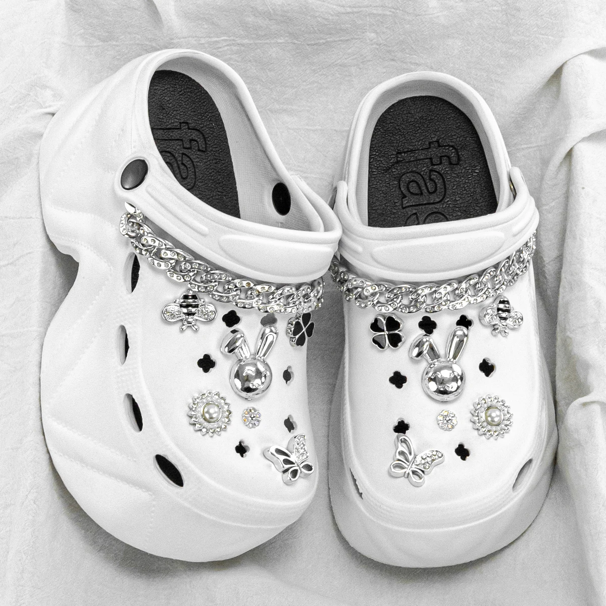 Summer New Style Silver Chain Rabbit Head Fashion Versatile Eva Clogs for Women, Casual Outdoor Slippers, Thick-Soled Non-Slip Height-Increasing Closed-Toe Sandals 8809