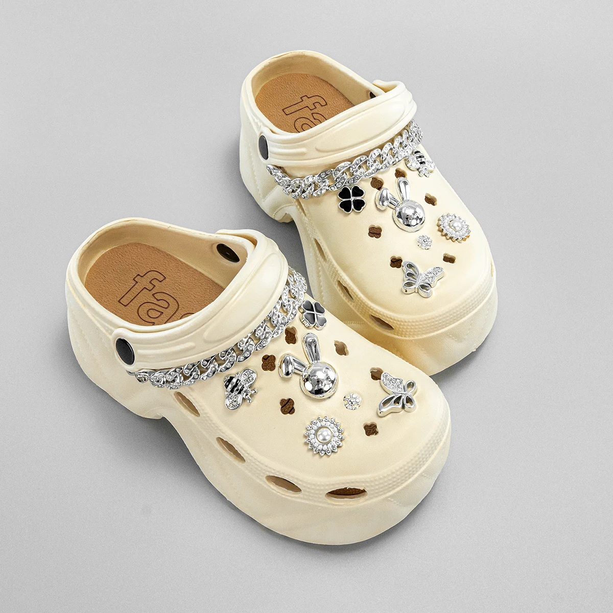 Summer New Style Silver Chain Rabbit Head Fashion Versatile Eva Clogs for Women, Casual Outdoor Slippers, Thick-Soled Non-Slip Height-Increasing Closed-Toe Sandals 8809