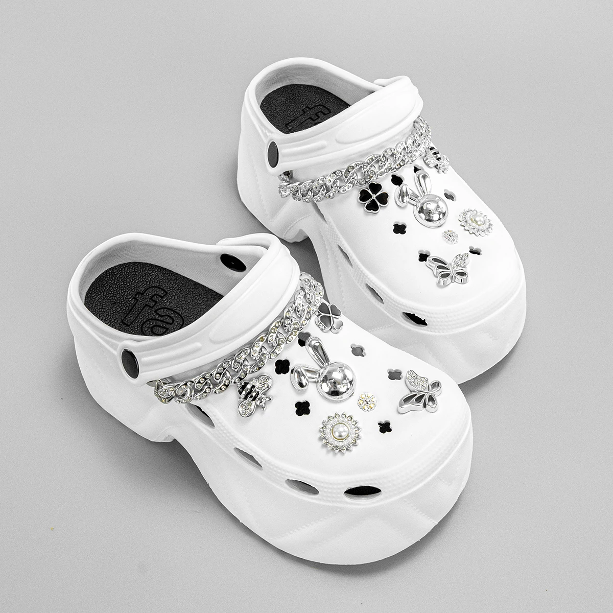 Summer New Style Silver Chain Rabbit Head Fashion Versatile Eva Clogs for Women, Casual Outdoor Slippers, Thick-Soled Non-Slip Height-Increasing Closed-Toe Sandals 8809