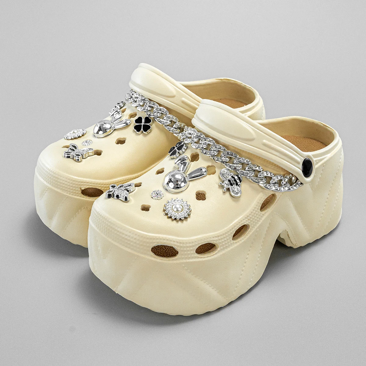 Summer New Style Silver Chain Rabbit Head Fashion Versatile Eva Clogs for Women, Casual Outdoor Slippers, Thick-Soled Non-Slip Height-Increasing Closed-Toe Sandals 8809