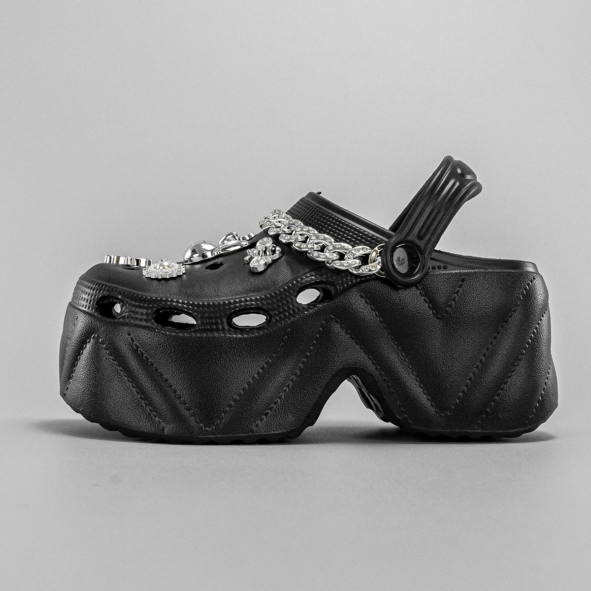 Summer New Style Silver Chain Rabbit Head Fashion Versatile Eva Clogs for Women, Casual Outdoor Slippers, Thick-Soled Non-Slip Height-Increasing Closed-Toe Sandals 8809