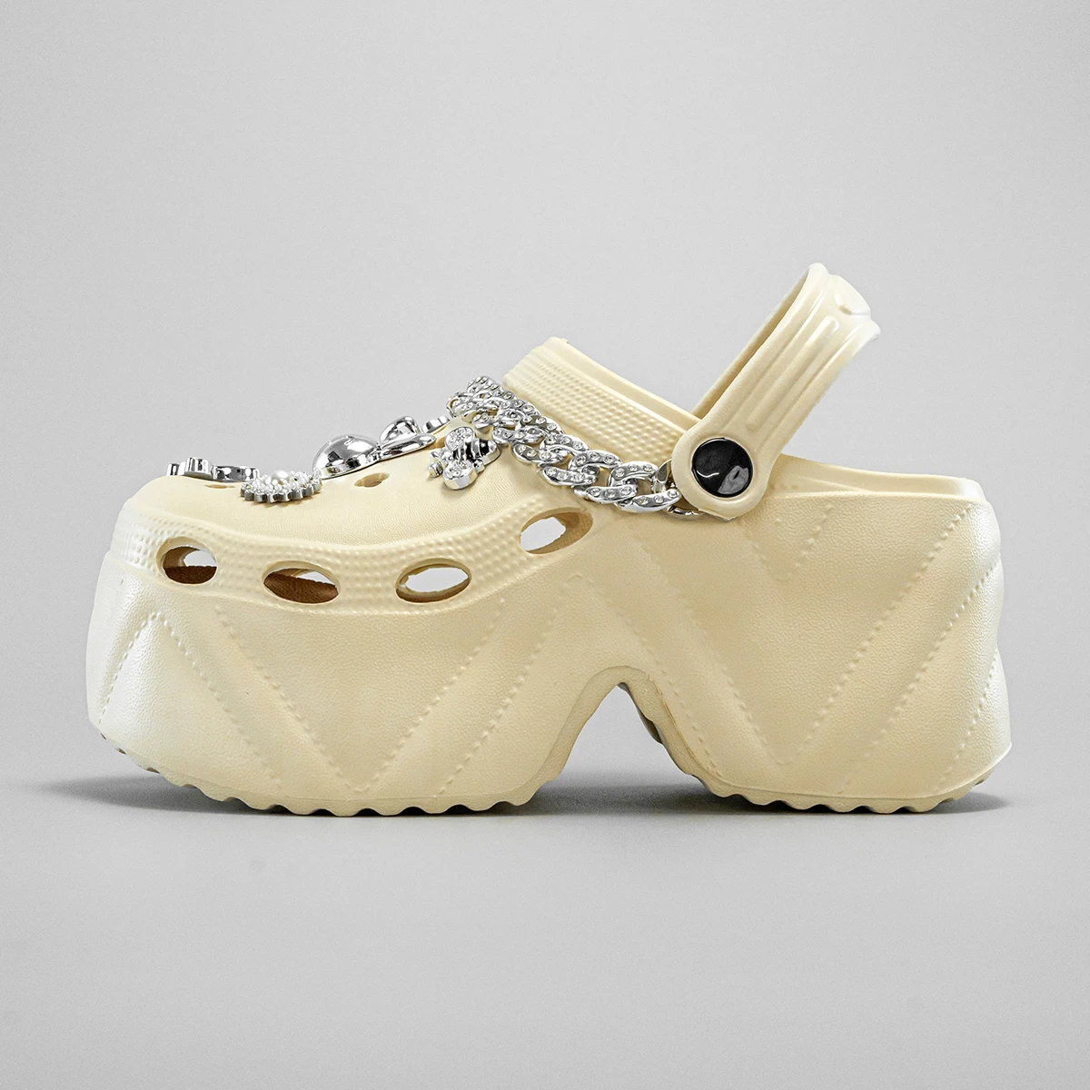 Summer New Style Silver Chain Rabbit Head Fashion Versatile Eva Clogs for Women, Casual Outdoor Slippers, Thick-Soled Non-Slip Height-Increasing Closed-Toe Sandals 8809
