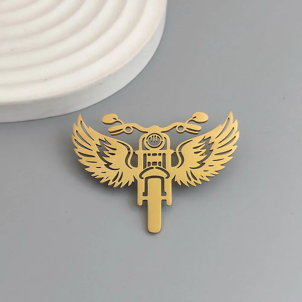 Original design wings motorcycle gold-plated stainless steel brooch, waterproof and non-fading brooch, suit accessories