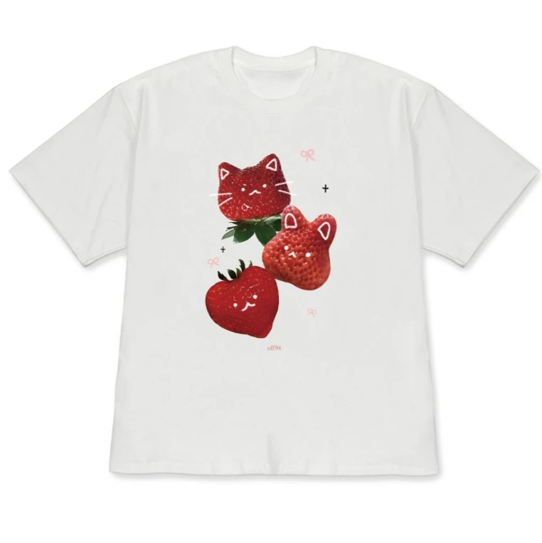 Cute Strawberry Cat Graphic T-Shirt Kawaii Fruit Cat Tee Casual Short Sleeve T Shirt for Men Women Couple Outfits Top Versatile