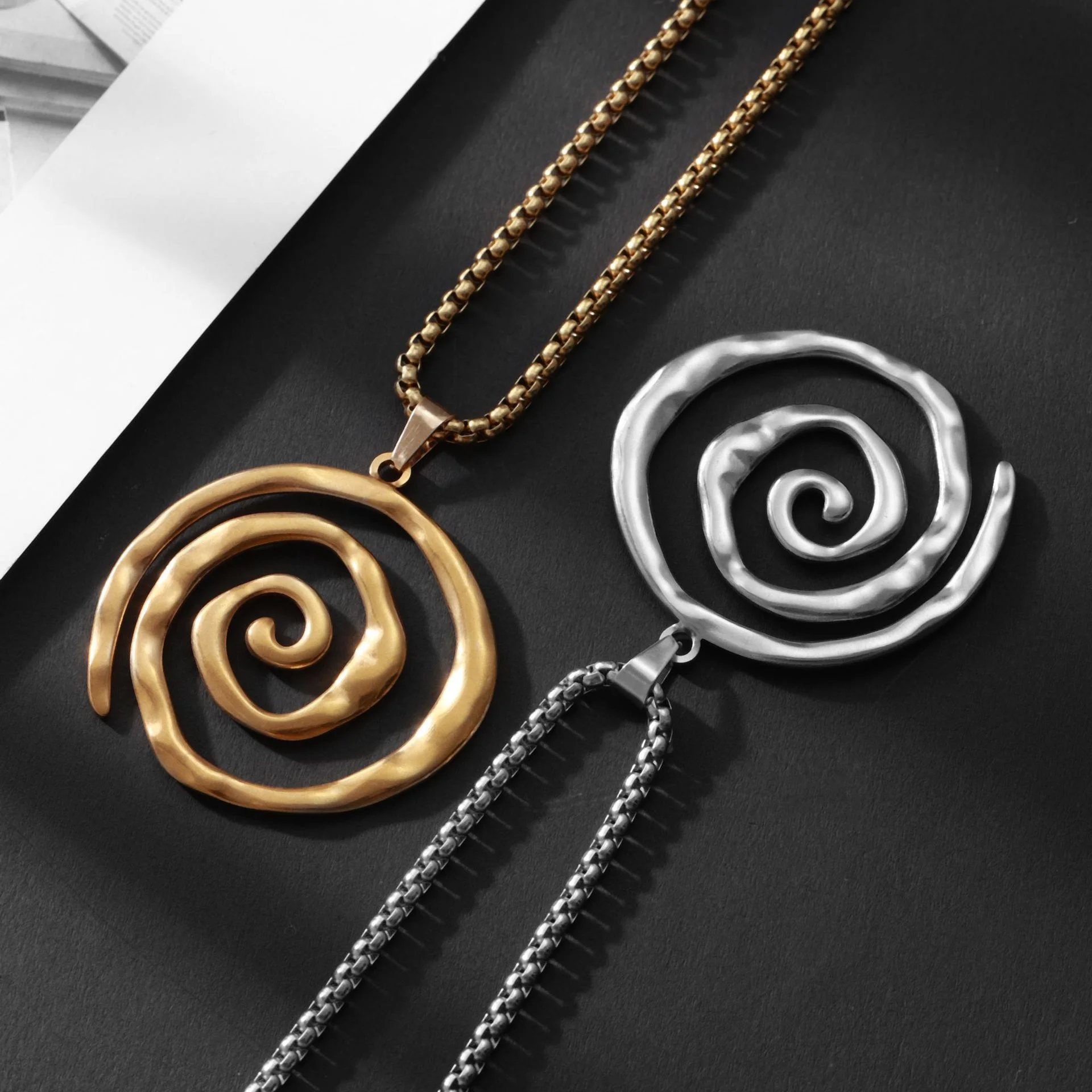 Lady's fashionable and simple stainless steel vortex geometric spiral circle pendant necklace accessory