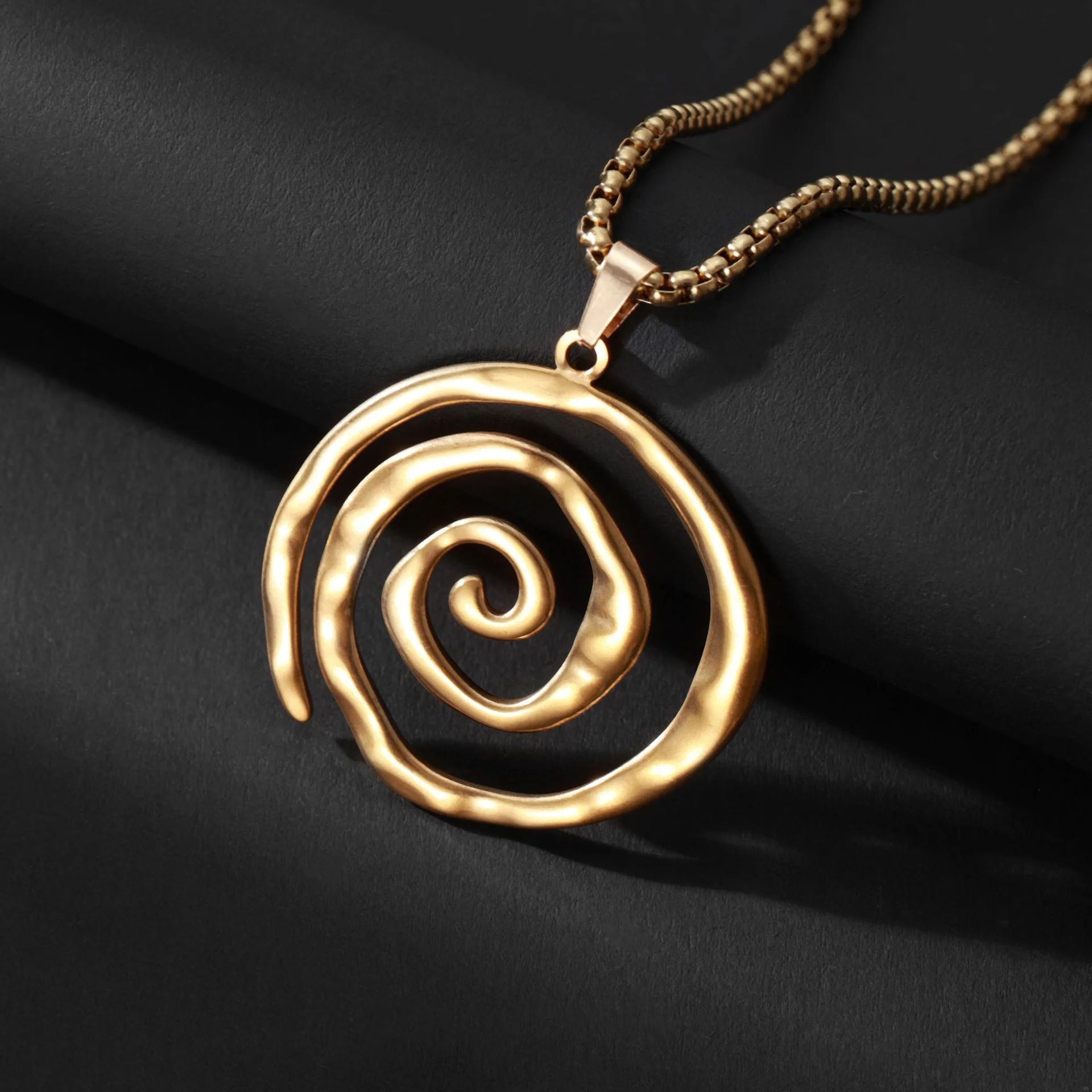 Lady's fashionable and simple stainless steel vortex geometric spiral circle pendant necklace accessory