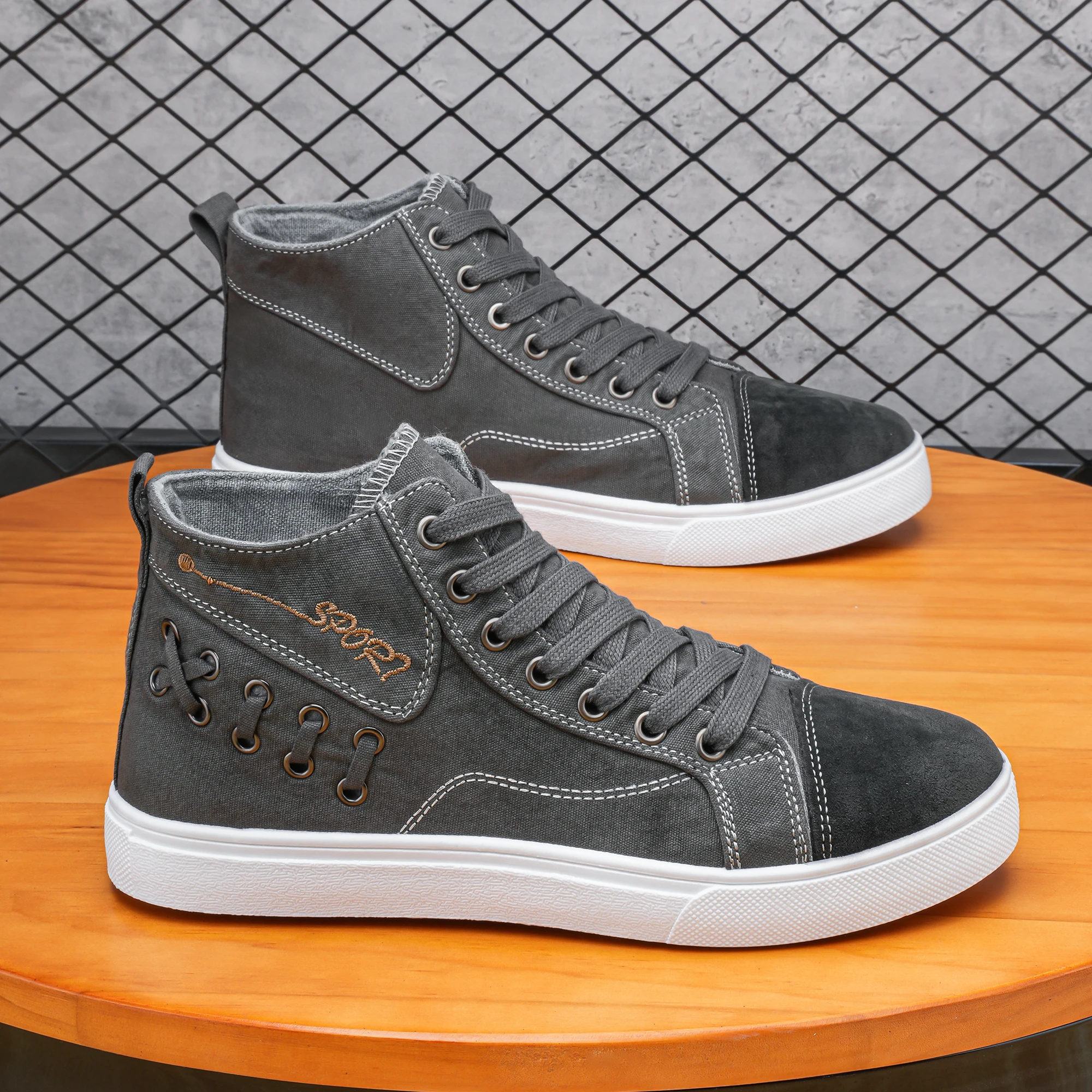 Men's high top lace up canvas shoes, breathable and soft soled, comfortable running shoes, outdoor sports shoes