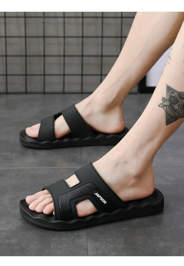 Summer Outdoor Men's Slippers, Non-slip Massage Soft Bottom Flip-flops, Large Size Sandals for Home Bathing