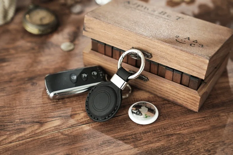 Vintage Crazy Horse Leather AirTag Keychain, Genuine Leather Case for Apple AirTag, Retro Protective Tracker Cover for Luggage