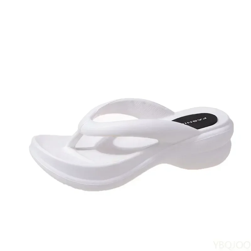Summer Fashion New Thick Soled Slippers Flip Flops Beach Anti Slip Outer Wear Fashionable Sponge Cake Clip on Slippers 2026