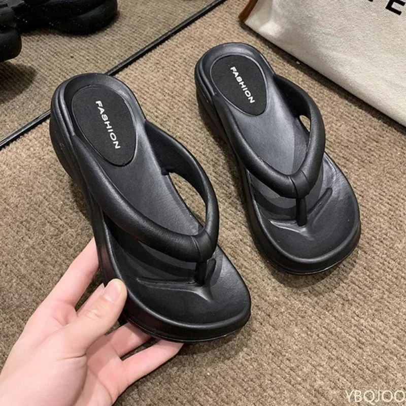 Summer Fashion New Thick Soled Slippers Flip Flops Beach Anti Slip Outer Wear Fashionable Sponge Cake Clip on Slippers 2026
