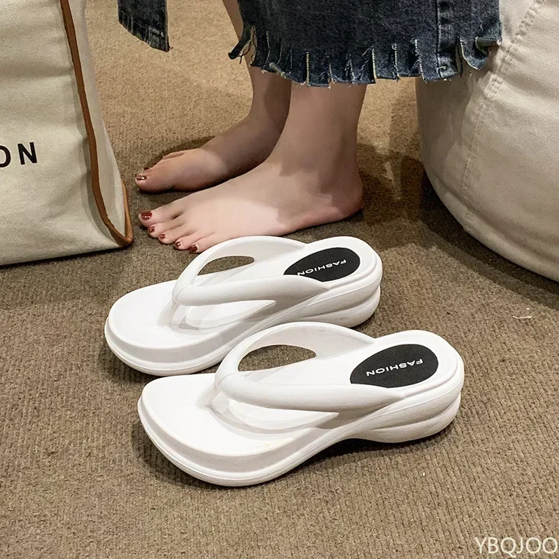 Summer Fashion New Thick Soled Slippers Flip Flops Beach Anti Slip Outer Wear Fashionable Sponge Cake Clip on Slippers 2026