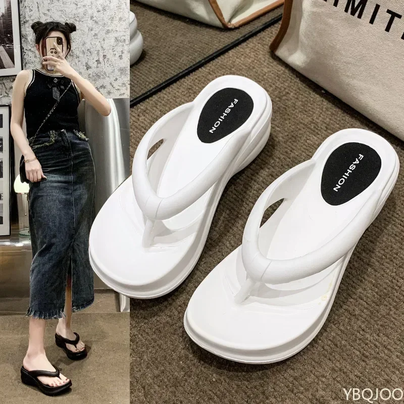Summer Fashion New Thick Soled Slippers Flip Flops Beach Anti Slip Outer Wear Fashionable Sponge Cake Clip on Slippers 2026
