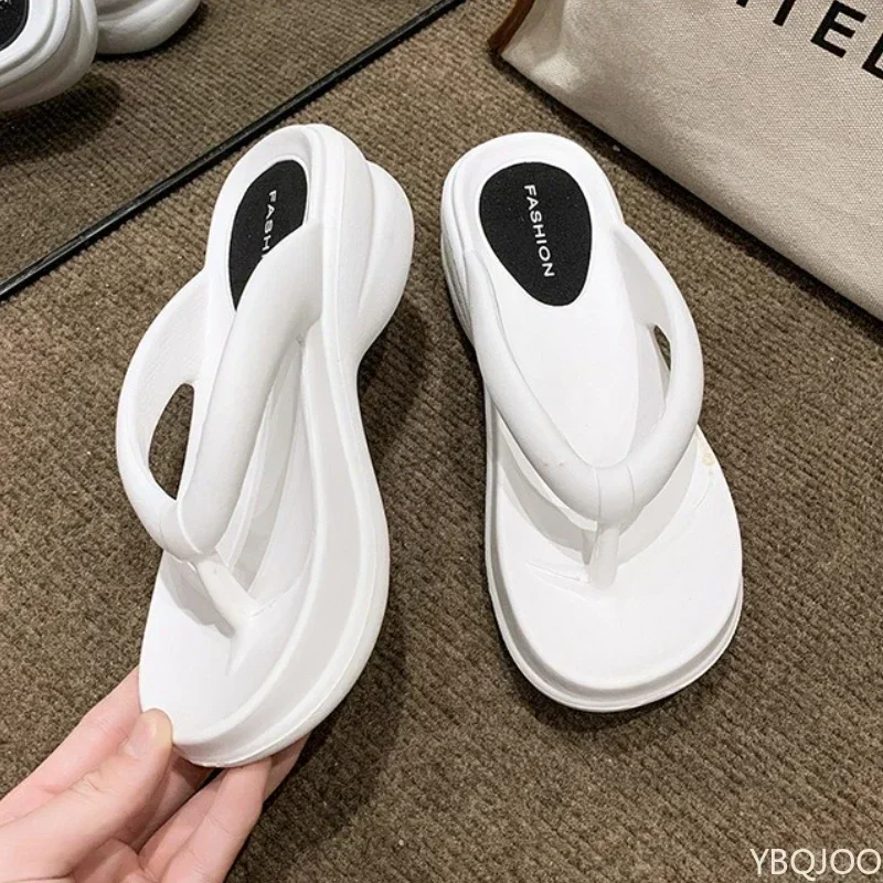 Summer Fashion New Thick Soled Slippers Flip Flops Beach Anti Slip Outer Wear Fashionable Sponge Cake Clip on Slippers 2026