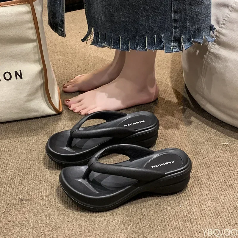 Summer Fashion New Thick Soled Slippers Flip Flops Beach Anti Slip Outer Wear Fashionable Sponge Cake Clip on Slippers 2026