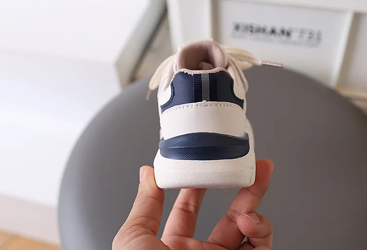 Children's White Casual Sneakers Toddler Boys Girls Hook Loop Soft Sole School Shoes for Daily Outdoor Sports Wear 2026 Hot Sale
