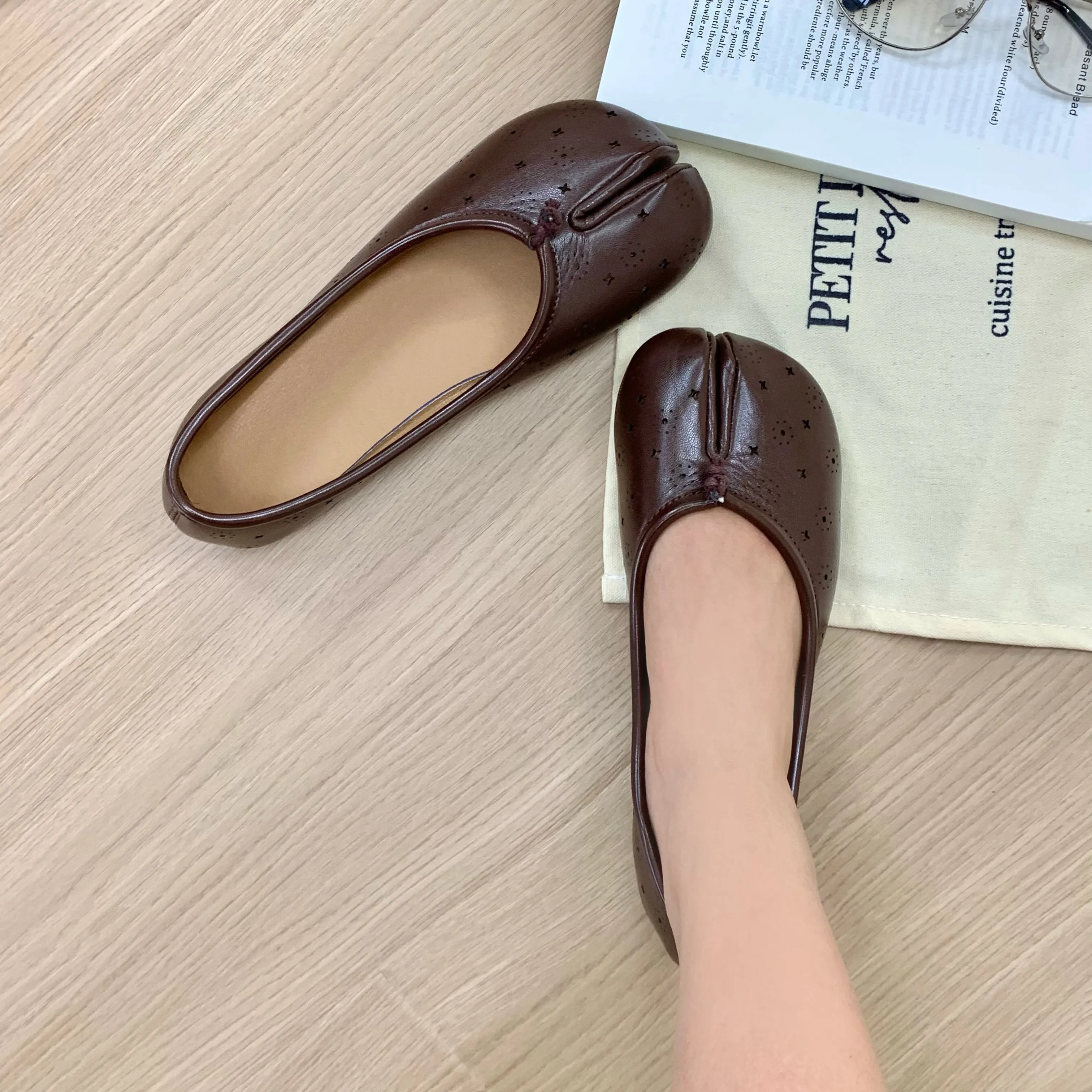 Women Split Toe Ballet Flats Slip On Minimalist Breathable Perforated Flat Shoes Smooth Leather Summer Casual Office Footwear