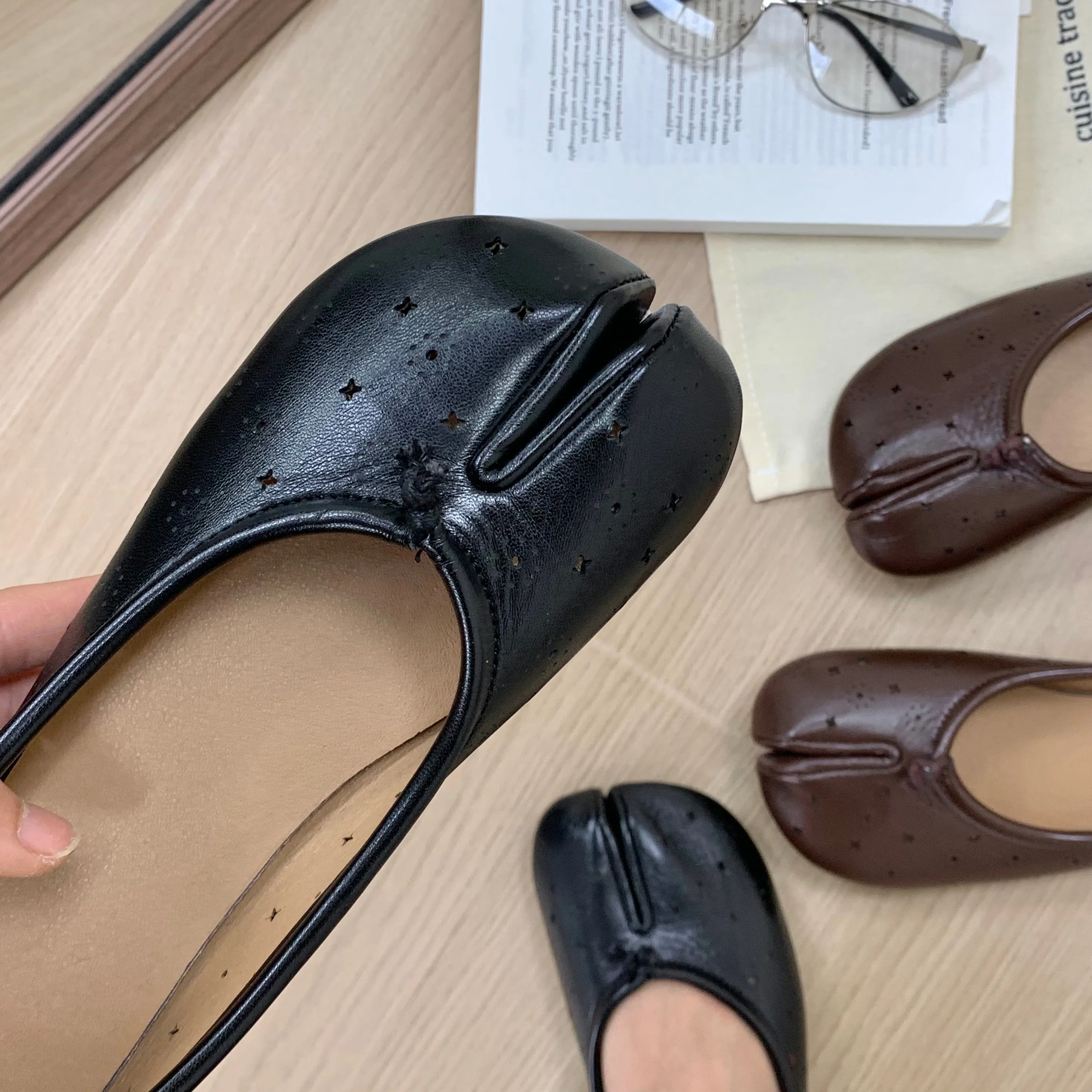 Women Split Toe Ballet Flats Slip On Minimalist Breathable Perforated Flat Shoes Smooth Leather Summer Casual Office Footwear