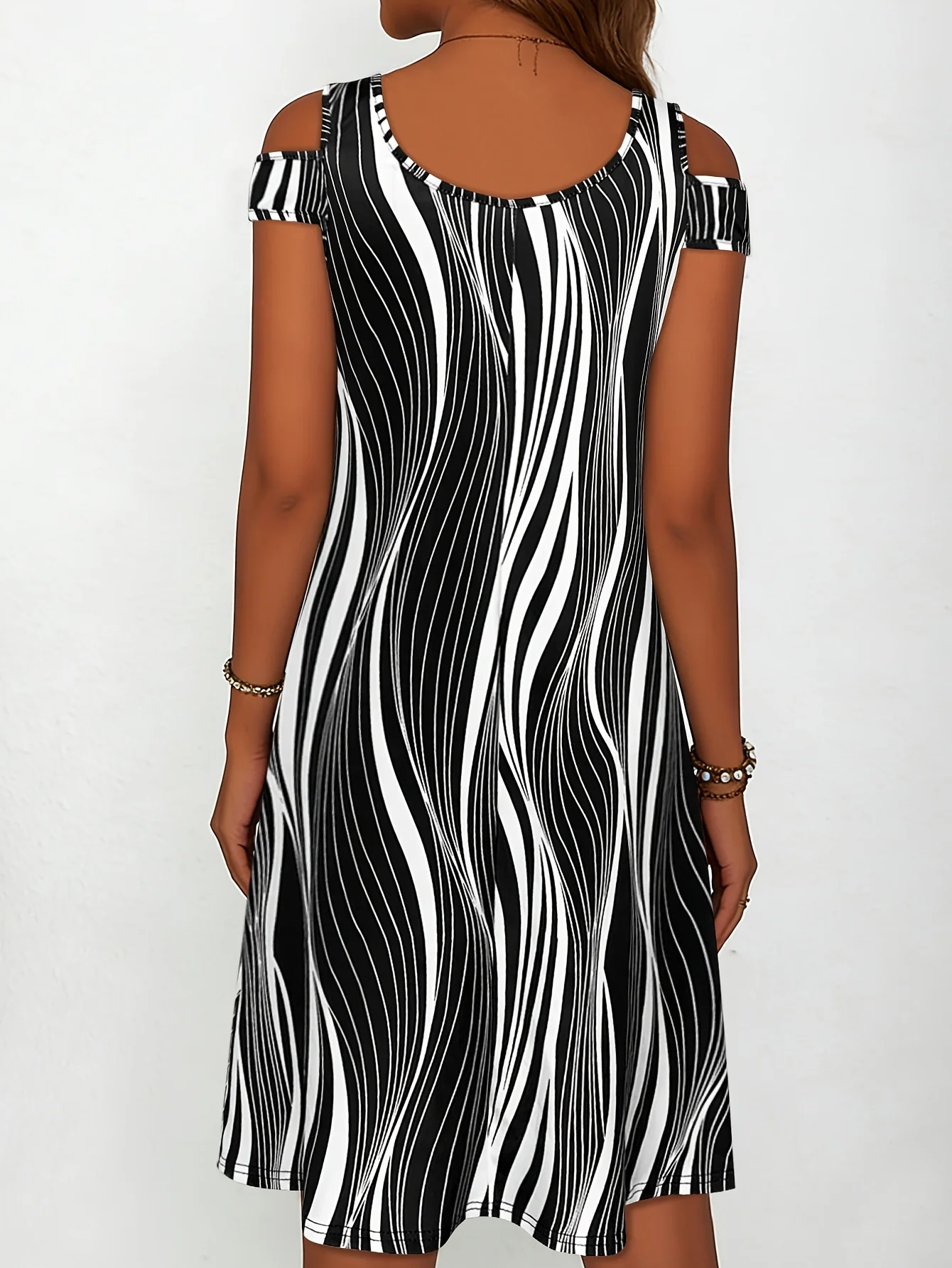 Women's Black White Wavy Stripe Print Cold Shoulder Midi Dress Summer Casual V Neck Short Sleeve A Line Flowy Sundress