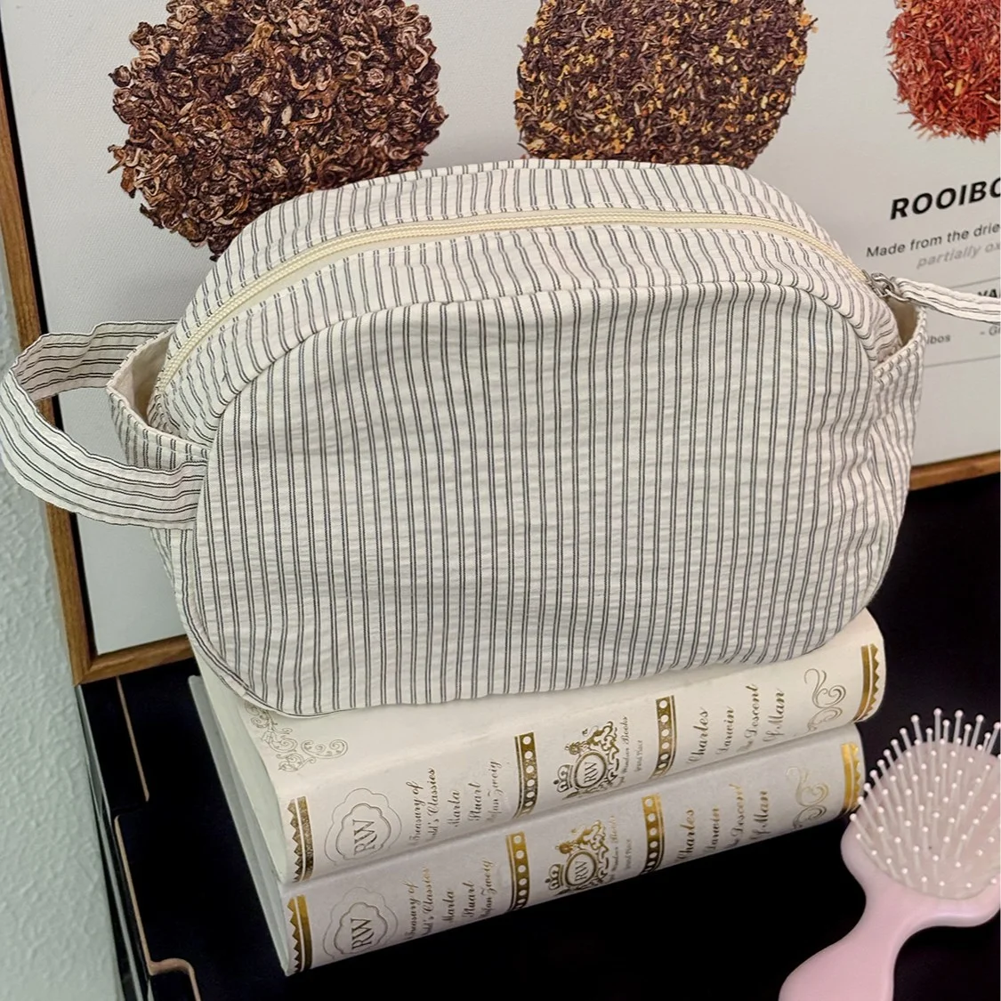 Simple fabric storage bag for travel and business trips, large-capacity toiletry bag, casual style patterned makeup bag, new mod