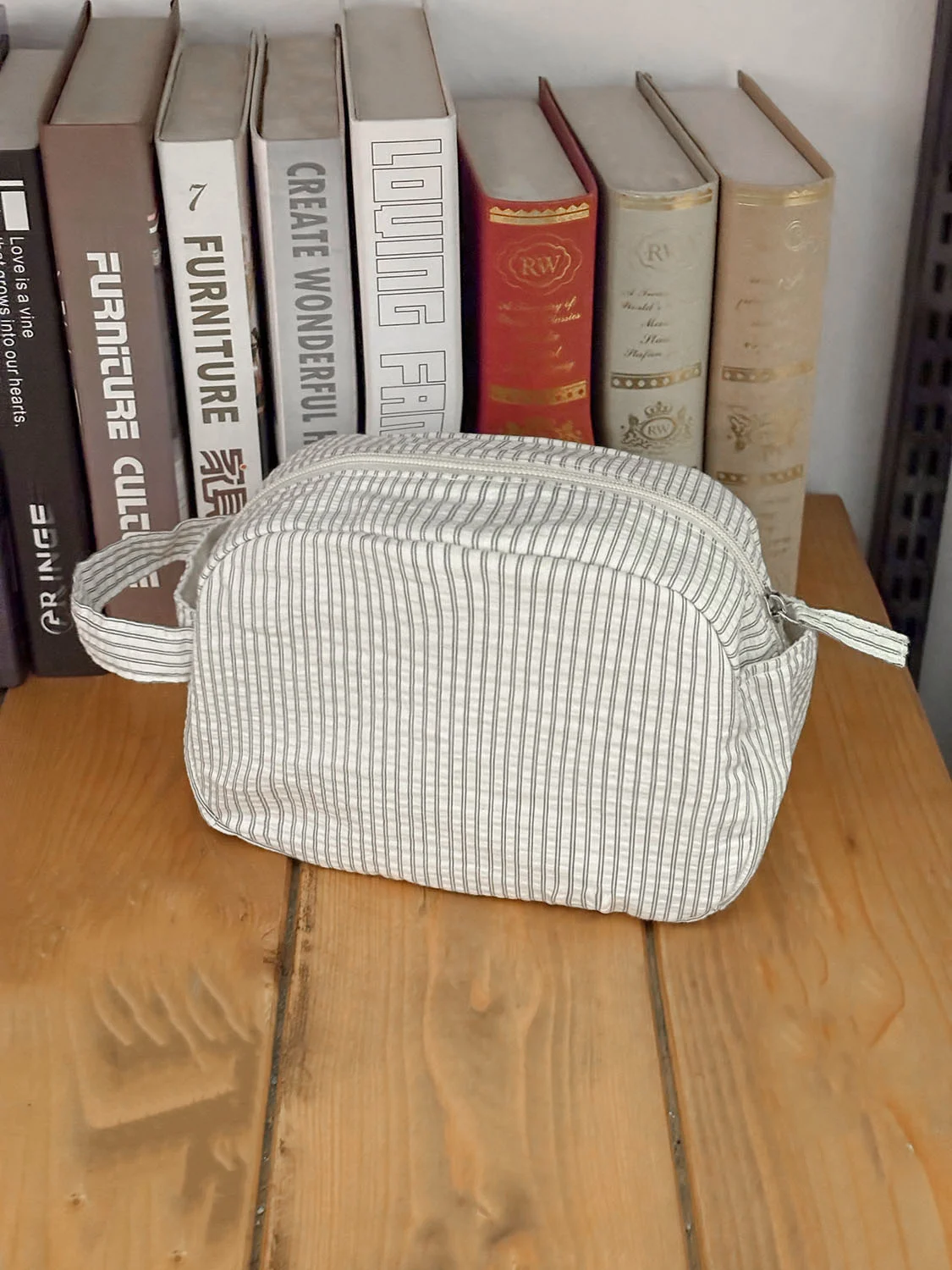 Simple fabric storage bag for travel and business trips, large-capacity toiletry bag, casual style patterned makeup bag, new mod