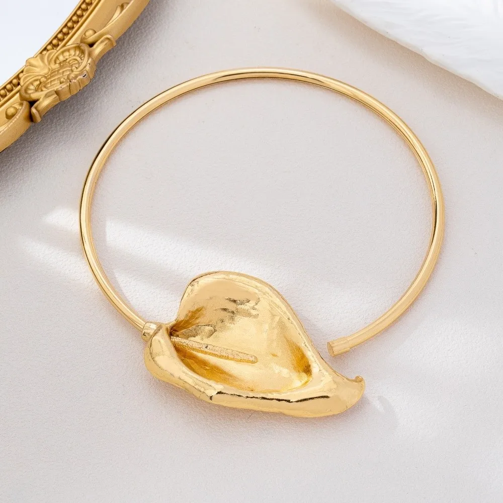 3D Floral Open Choker Necklace Exaggerated Flower Modeling Calla Lily Choker Pleated Flower Design Gold Color Statement Choker