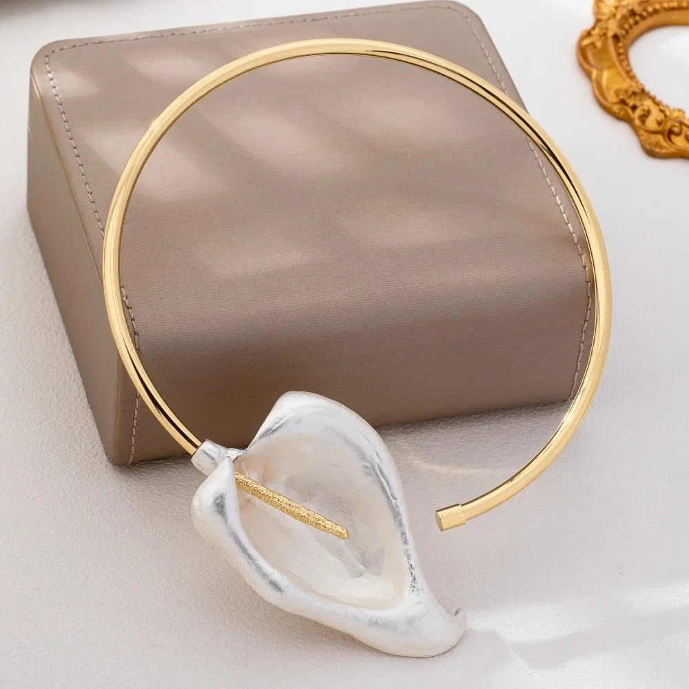3D Floral Open Choker Necklace Exaggerated Flower Modeling Calla Lily Choker Pleated Flower Design Gold Color Statement Choker