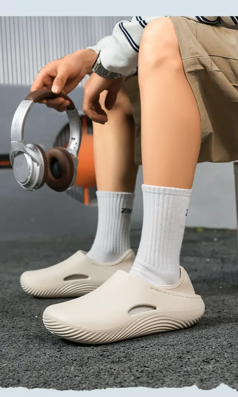 Men Slippers WaterProof Anti Skid Chef Shoe Breathable Slip on Casual Home Slippers Lightweight Beach Sandals Male Garden Clogs