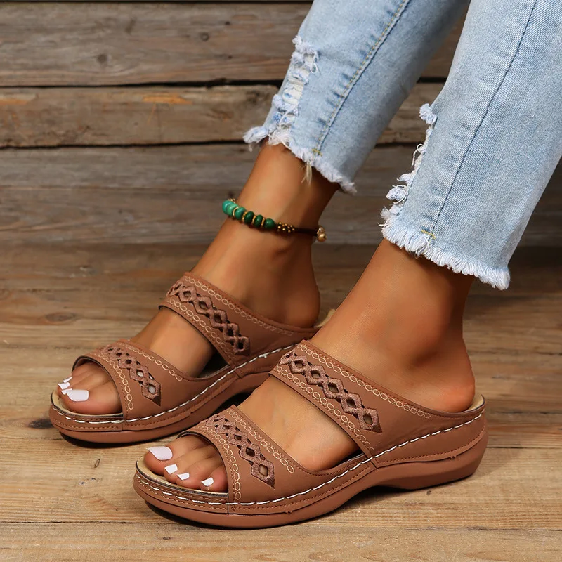 Hollow Slides Summer Women Sandals Slippers Comfortable Wedges Sandals Leisure Beach Roman Leather Women Slippers Zapatos Mujer