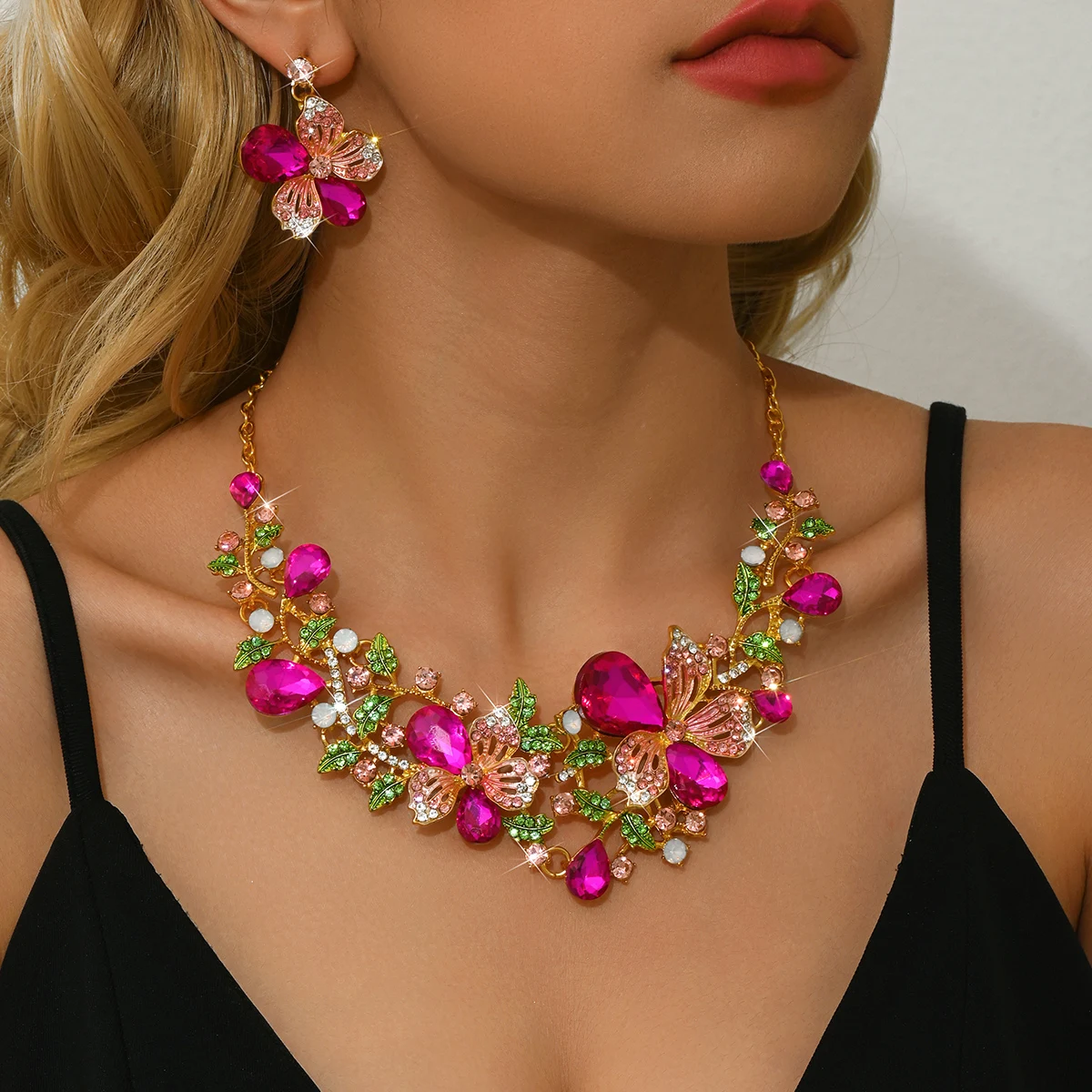Exaggerated Retro Necklace Earring Set for Women's Luxurious Crystal Banquet Party Photography Dress with Accessories