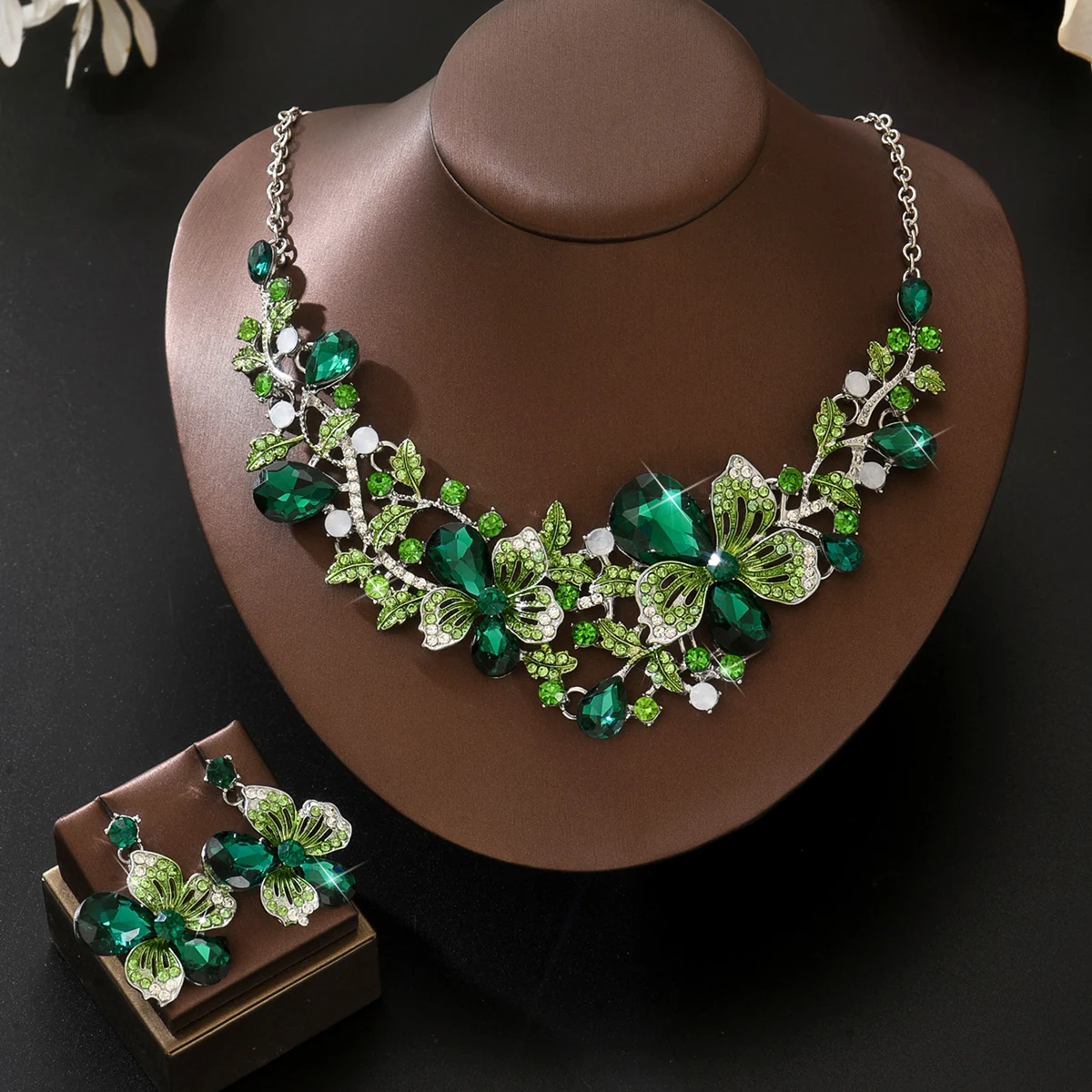 Exaggerated Retro Necklace Earring Set for Women's Luxurious Crystal Banquet Party Photography Dress with Accessories