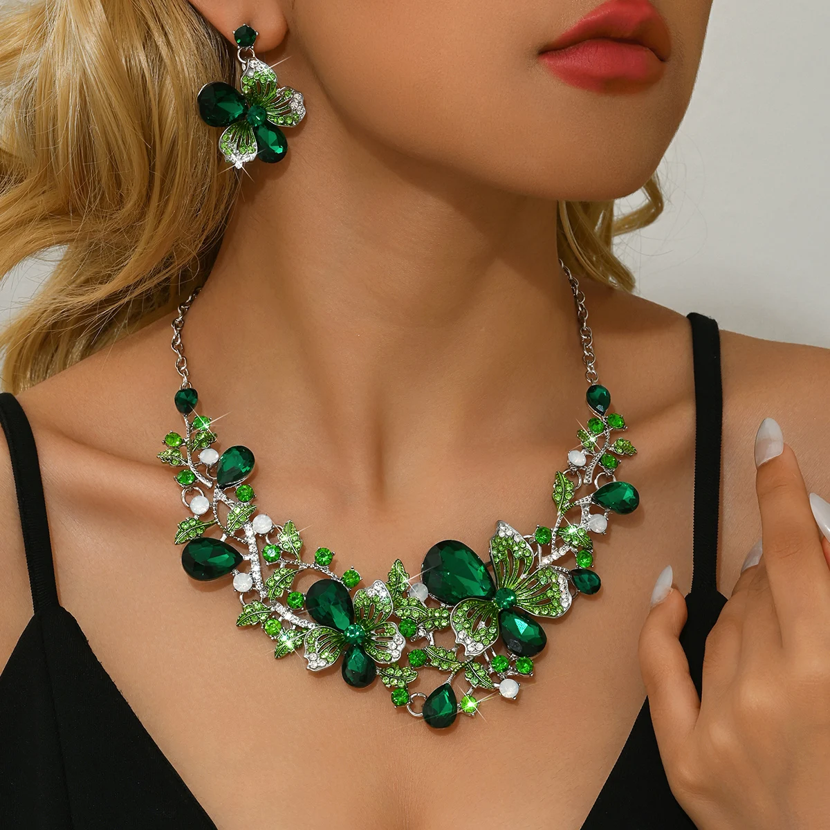 Exaggerated Retro Necklace Earring Set for Women's Luxurious Crystal Banquet Party Photography Dress with Accessories