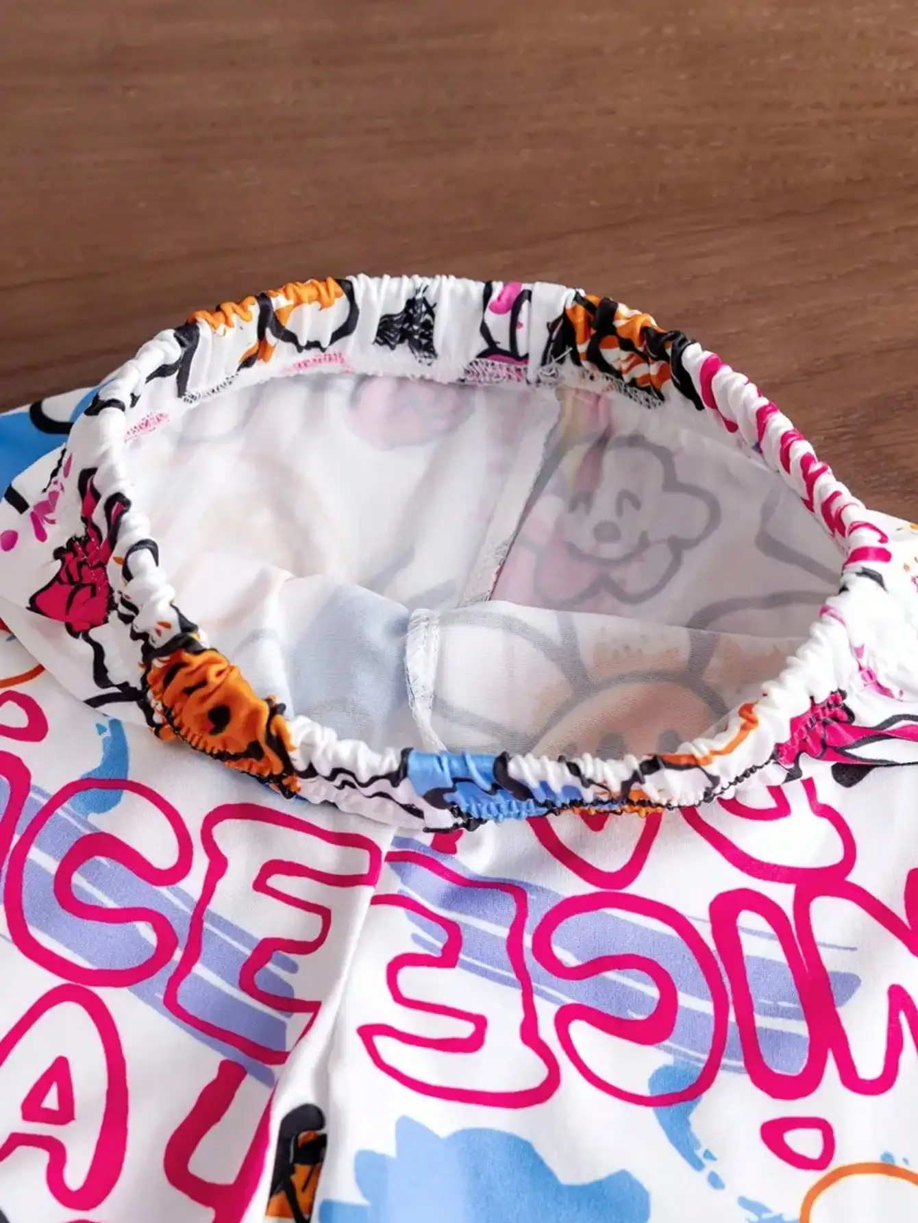 Playful Heart-Shaped Joyful Face Graffiti Short-Sleeved T-Shirt and Shorts, Comfortable Casual Wear Suitable for Daily Wear