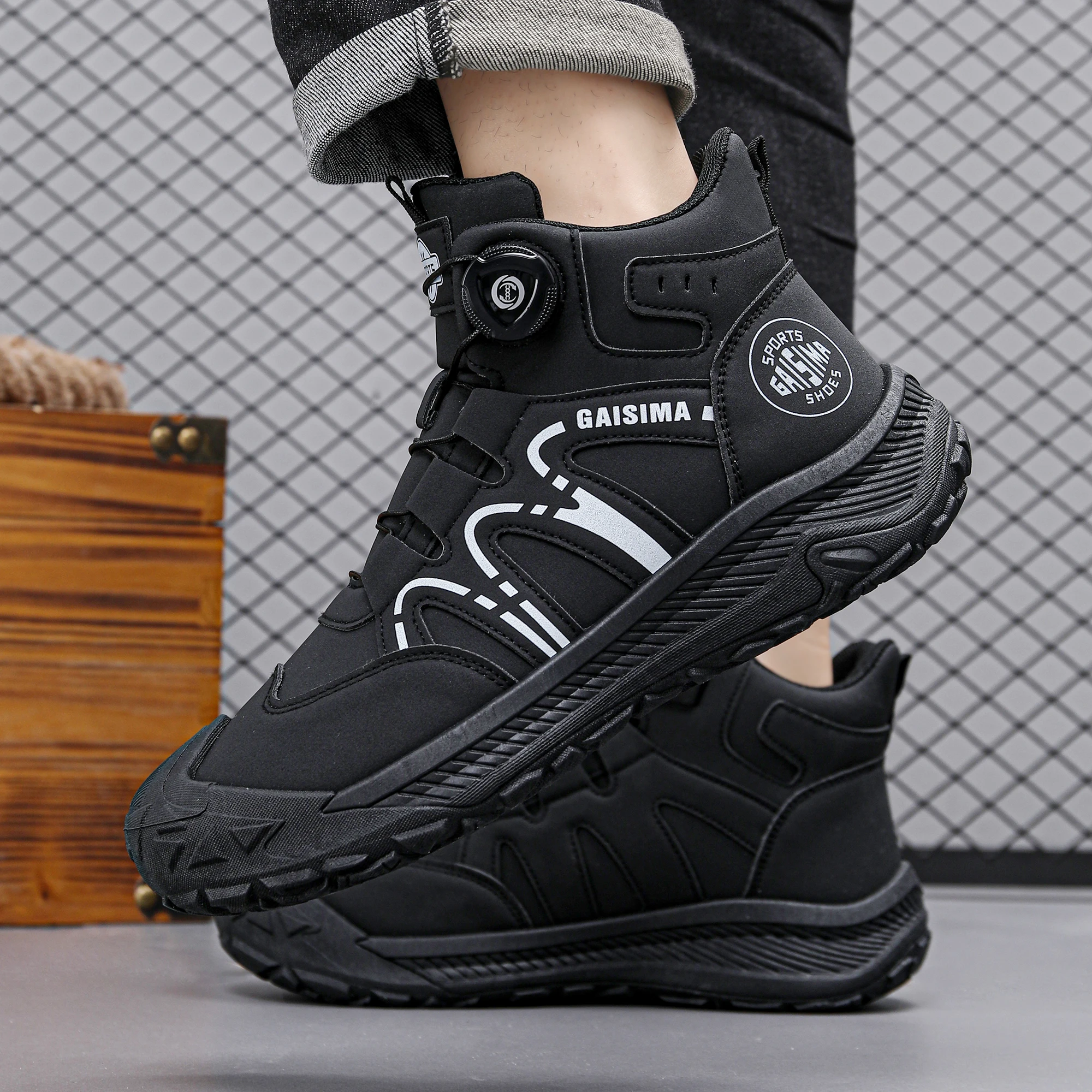 Men's high  boots, outdoor sports shoes, anti slip and wear-resistant rotating buckle hiking shoes, men's shoes