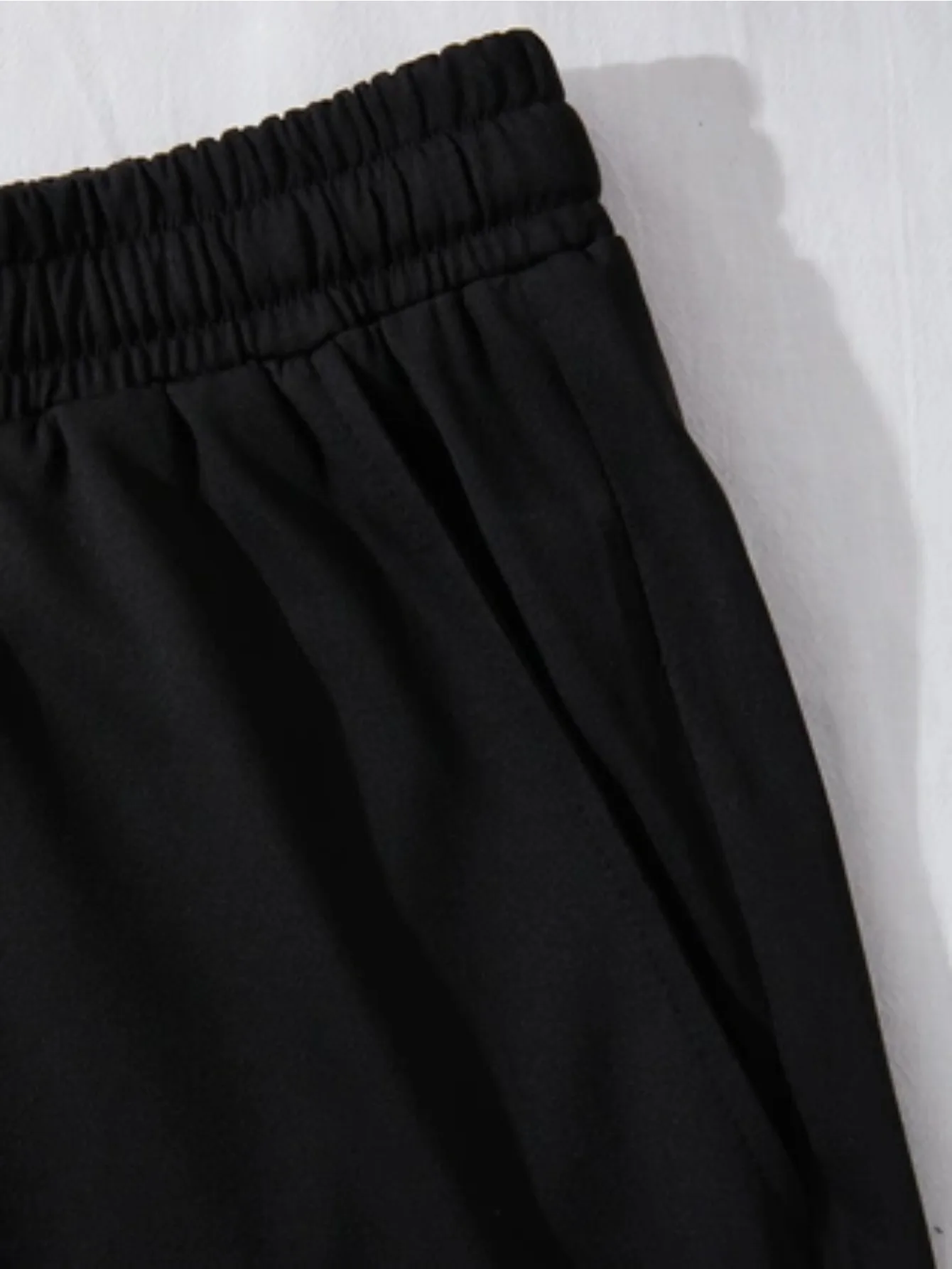 Men's Summer Fashion Letter Print Casual Shorts Loose Fit Elastic Waistband with Drawstring Suitable for Everyday Wear
