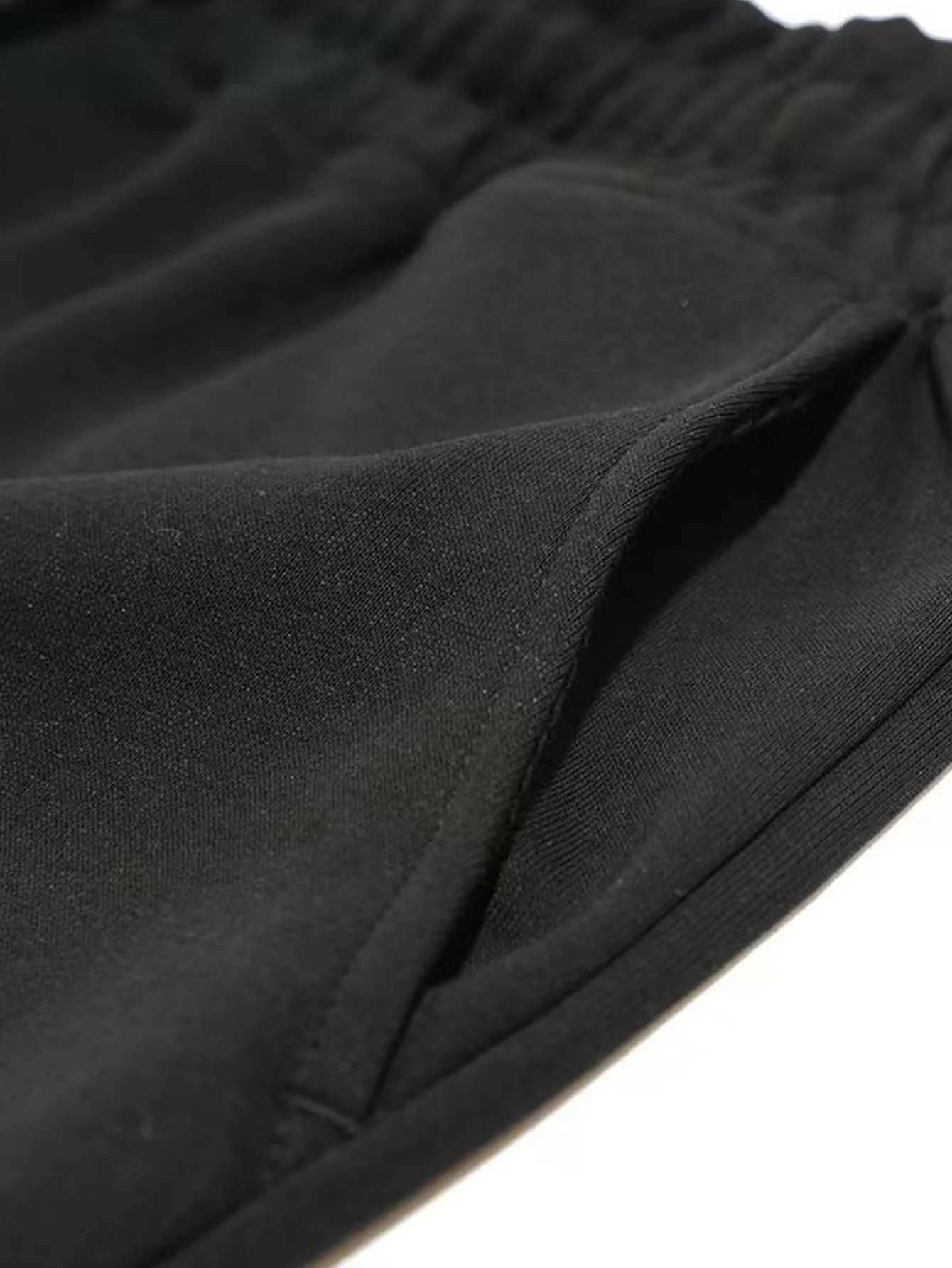 Men's Summer Fashion Letter Print Casual Shorts Loose Fit Elastic Waistband with Drawstring Suitable for Everyday Wear
