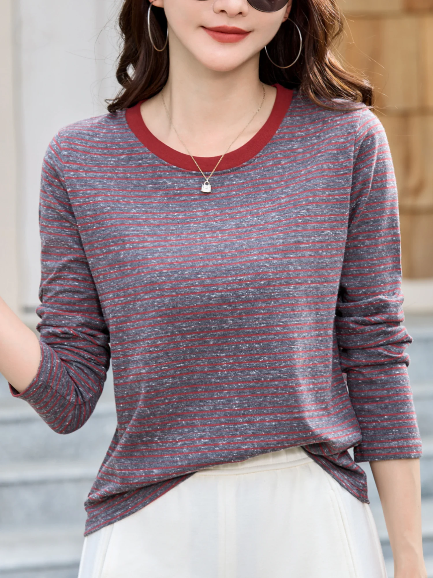 The striped pattern has a strong sense of layering, and the horizontal stripes are lively and cute, allowing you to effortlessly