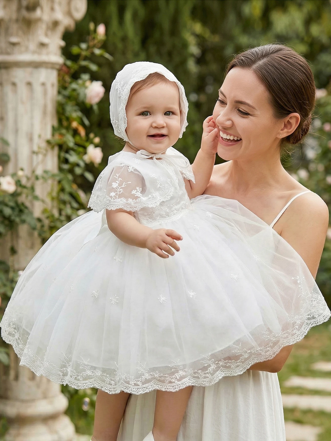 High-quality Lace Embroidered White Christening Dress for Baby Aged 0-2 Years. Suitable for Wedding, Birthday Party, With a Hat