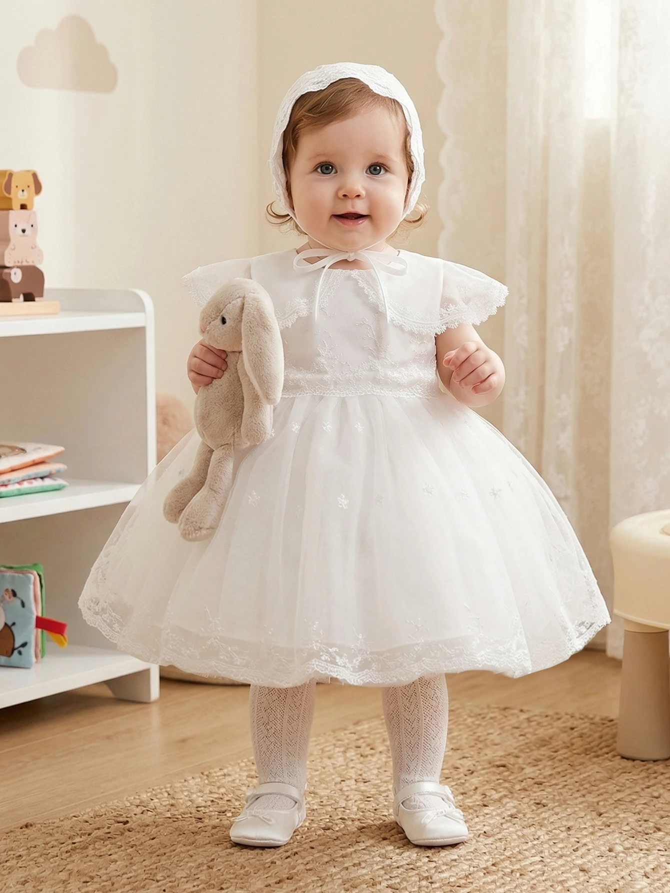 High-quality Lace Embroidered White Christening Dress for Baby Aged 0-2 Years. Suitable for Wedding, Birthday Party, With a Hat