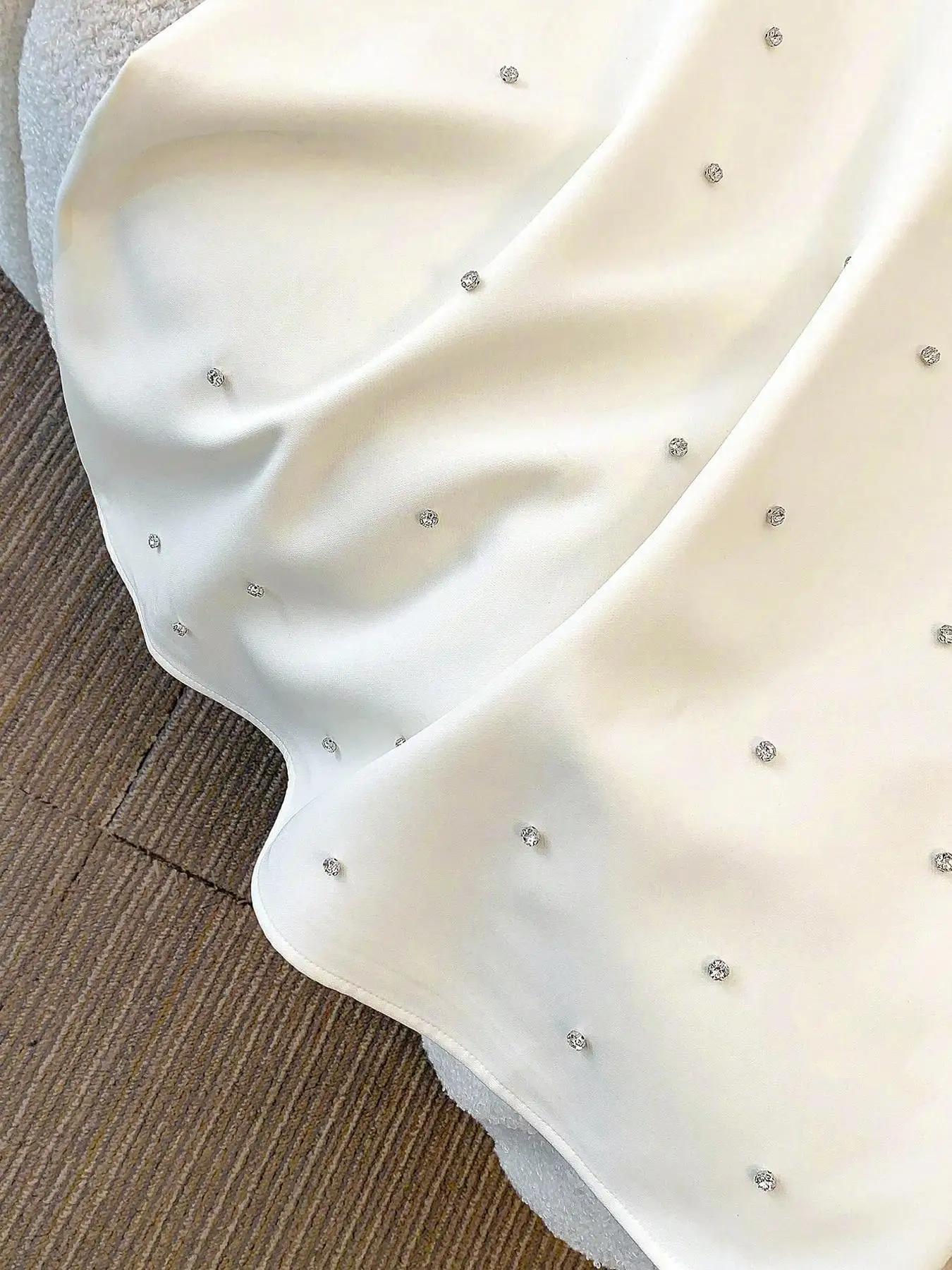 Elegant Women's Fitted Short Sleeve Dress with Rhinestone Design, Chic Plain Dress for Parties and Events, Stylish for Summer