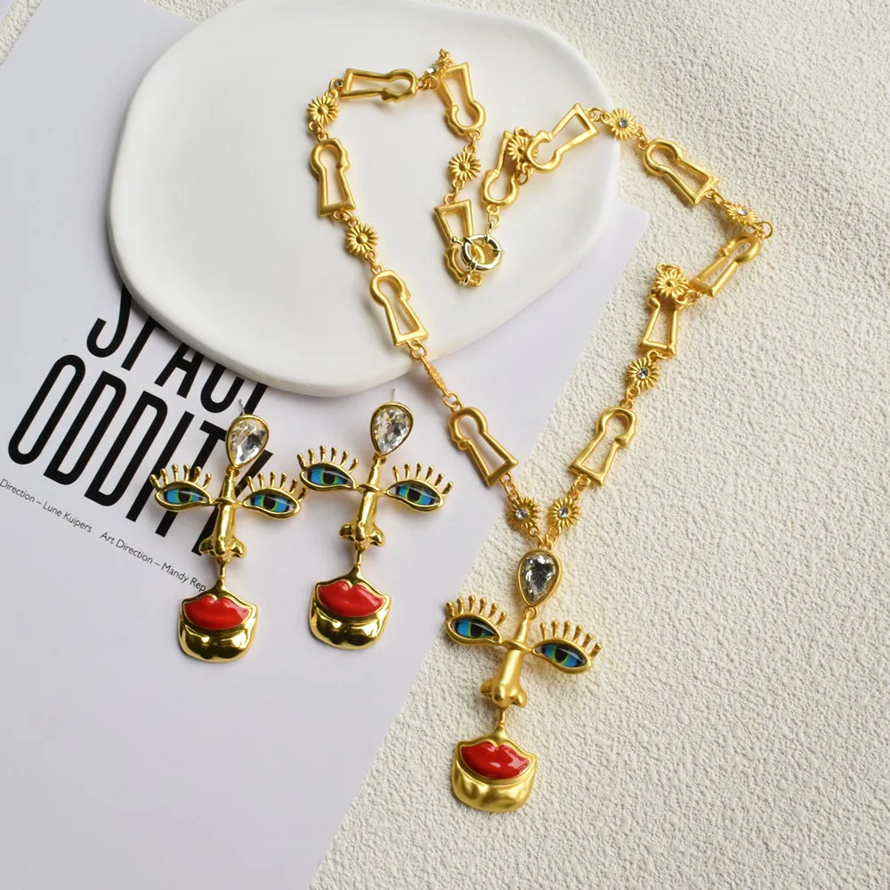 Baroque Style Exaggerated Red Lips With Eyes Dangle Earrings For Women Jewelry Vintage Ethnic Statement Earrings Accessories