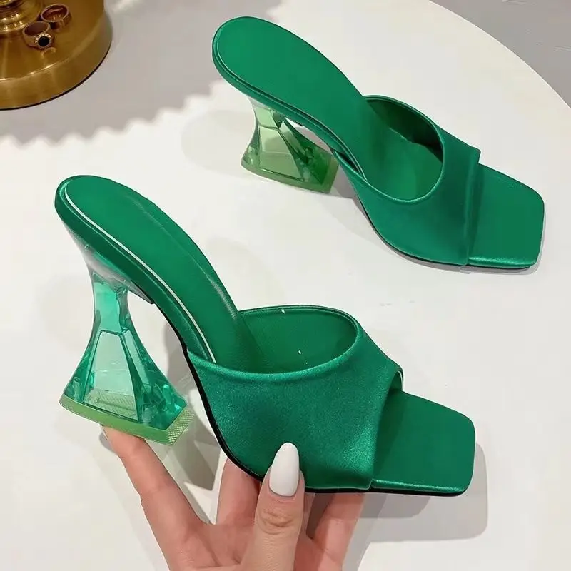 2026 New Summer Fashion Bare Toed Square Head Mid-heel Shoes Pleated Chunky Sandals with A Line Single Shoe Women