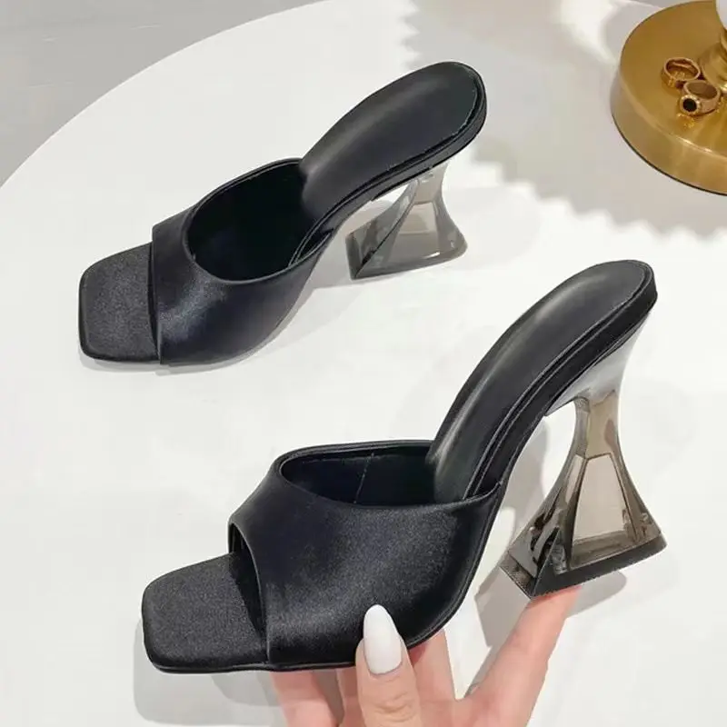 2026 New Summer Fashion Bare Toed Square Head Mid-heel Shoes Pleated Chunky Sandals with A Line Single Shoe Women